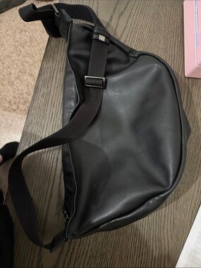 Black unisex Leather-Effect Sling Belt Bag